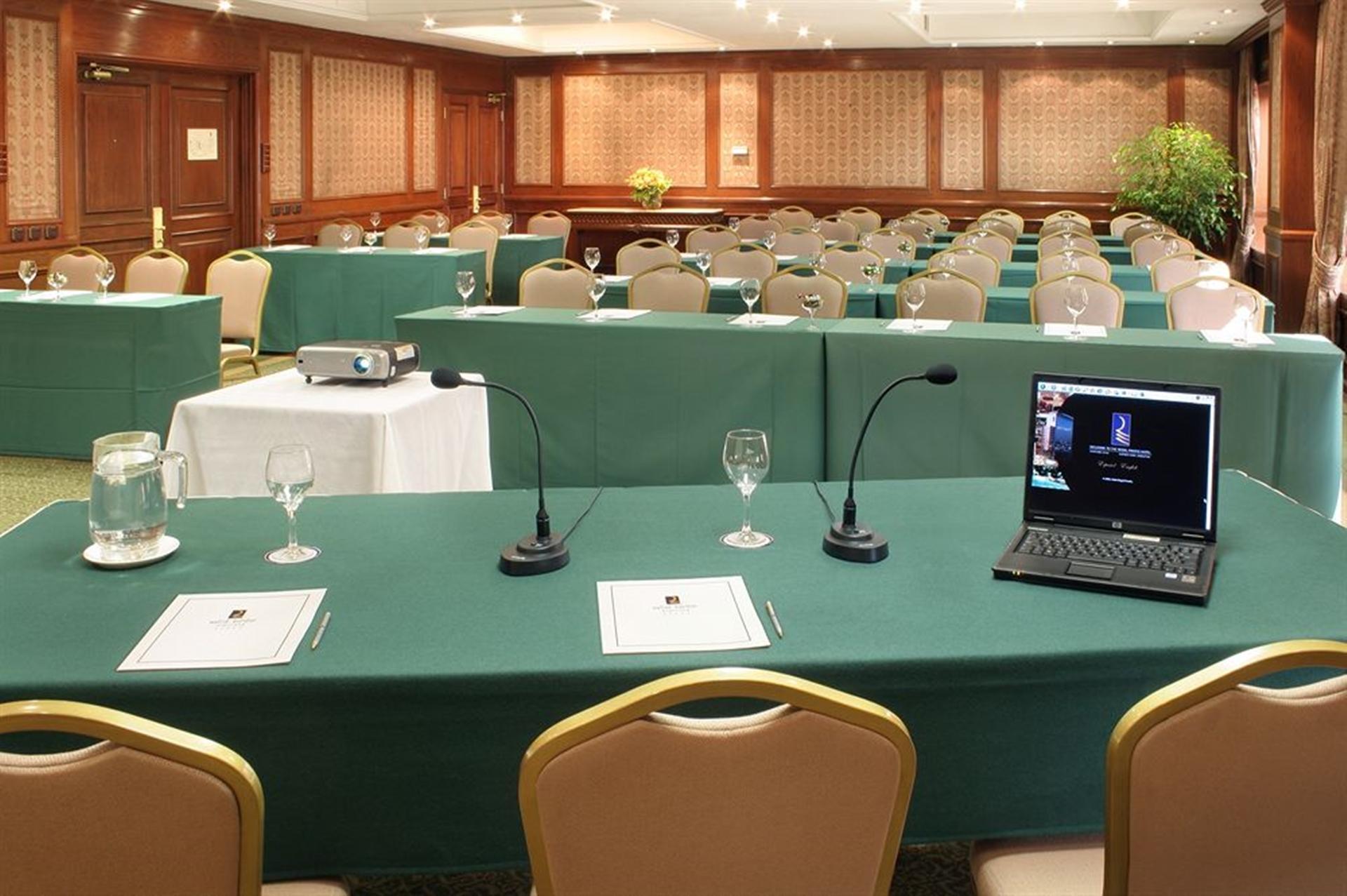 Hotel Regal Pacific Сантьяго Екстер'єр фото A telepresence system in use