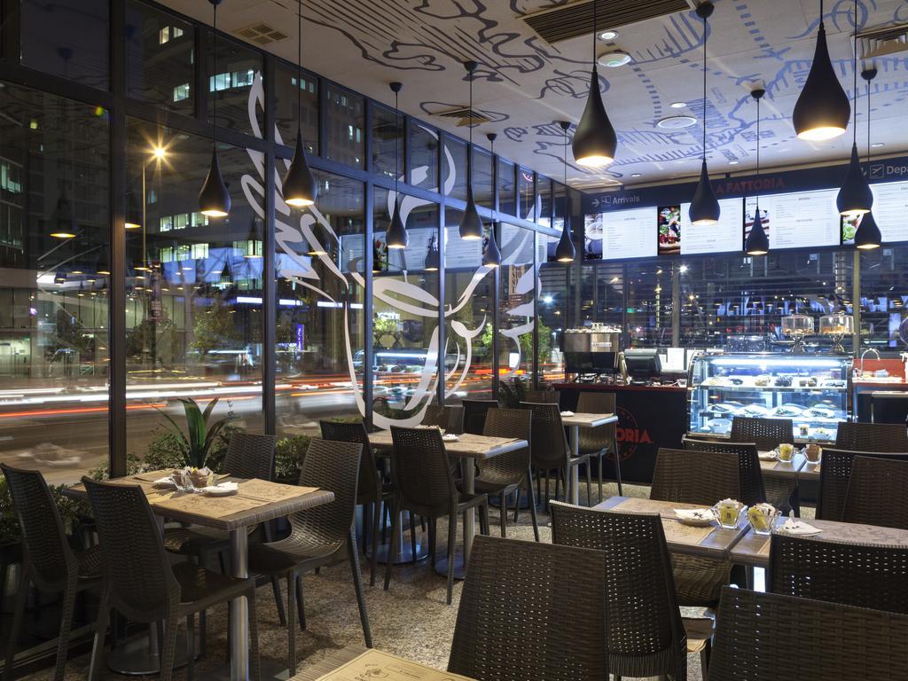 Hotel Regal Pacific Сантьяго Екстер'єр фото Interior of a typical café