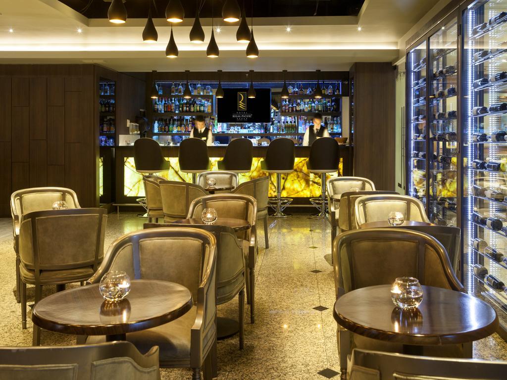 Hotel Regal Pacific Сантьяго Екстер'єр фото The bar at the hotel
