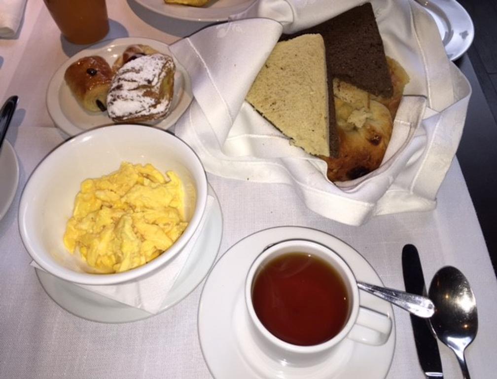 Hotel Regal Pacific Сантьяго Екстер'єр фото A typical breakfast at the restaurant