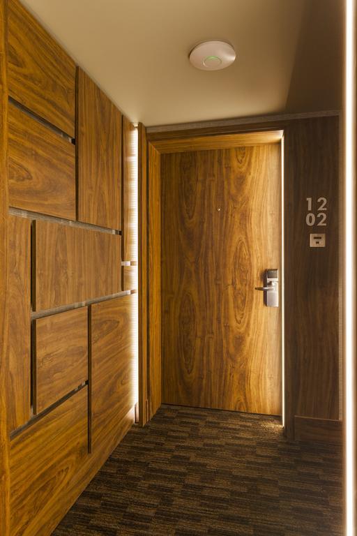 Hotel Regal Pacific Сантьяго Екстер'єр фото A door with a room number