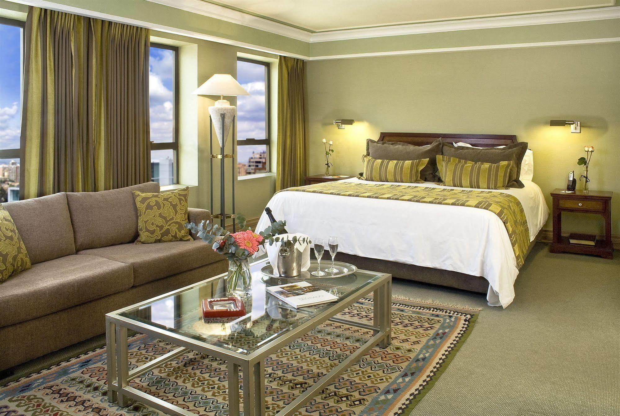 Hotel Regal Pacific Сантьяго Екстер'єр фото A room at the hotel